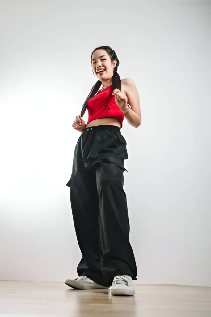 How to Style Black Cargo Pants – Women's Guide 