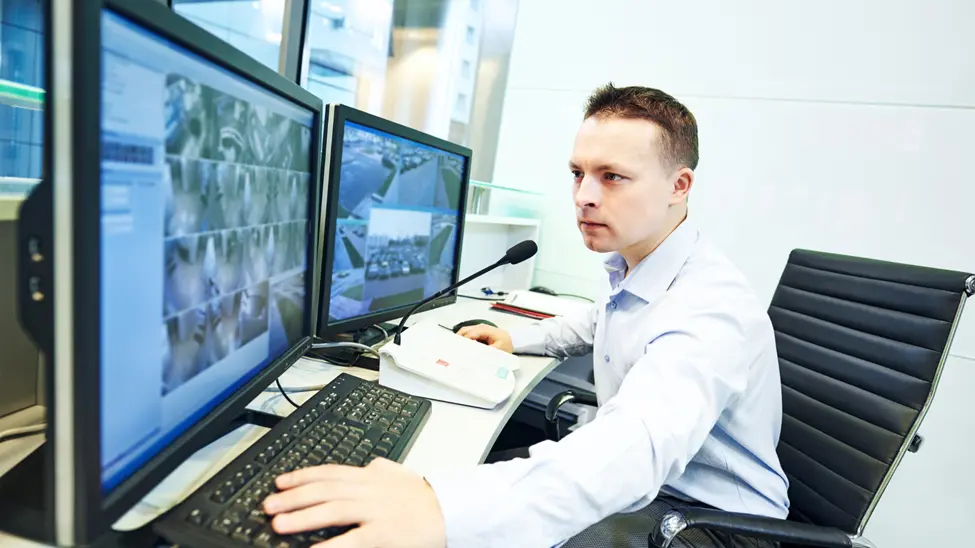 How does AI-powered video surveillance enhance QSR security